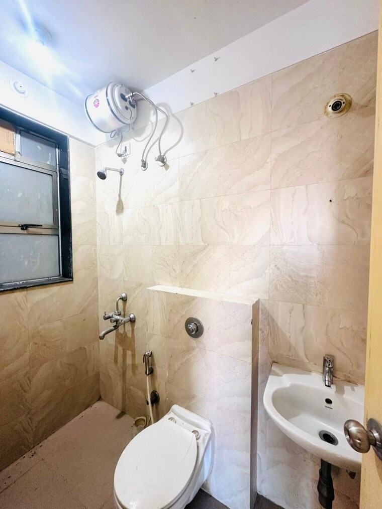 Bathroom, sheth-vasant-athena 3 Bedroom 900 Sq.Ft. Apartment In Laxmi Nagar Thane 9707235