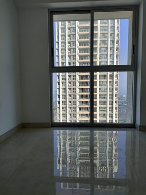 Room in 3 BHK Apartment at Lodha Azzuro, Parel – for Rent