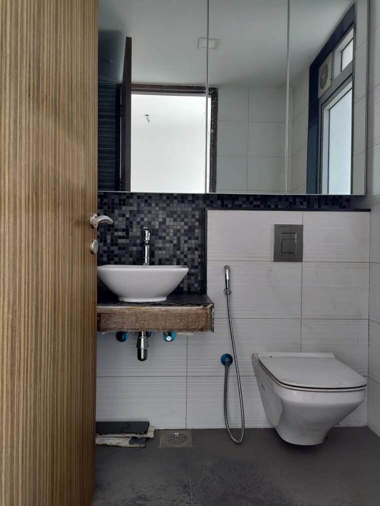 Bathroom, lodha-azzuro 3 Bedroom 1213 Sq.Ft. Apartment In Parel Mumbai 9707226