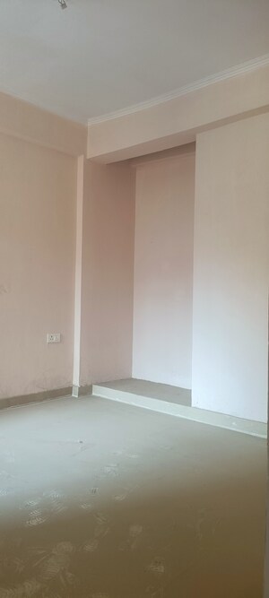 Room in 2 BHK Apartment at Amrapali Golf Homes, Sector 4 Greater Noida – for Sale