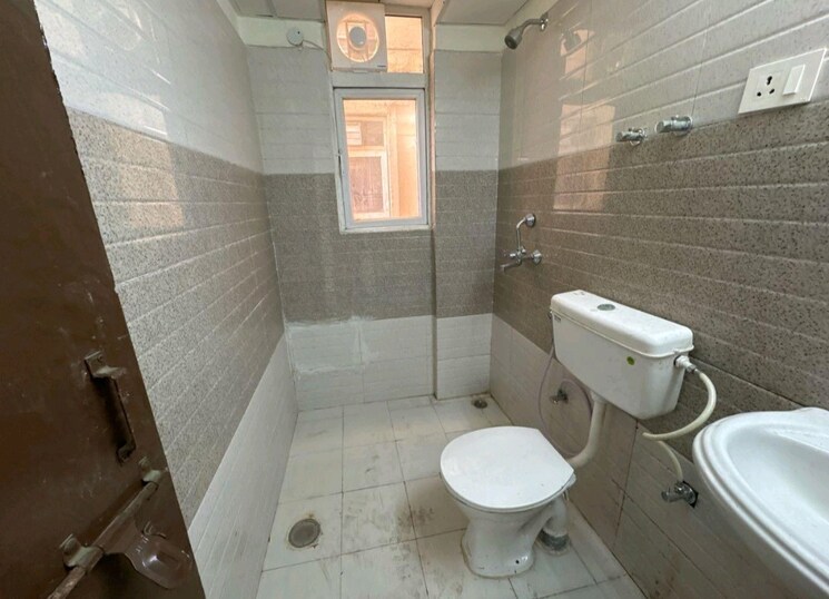 Bathroom, signature-orchard-avenue-2 2 Bedroom 656 Sq.Ft. Apartment In Sector 93 Gurgaon 9707229