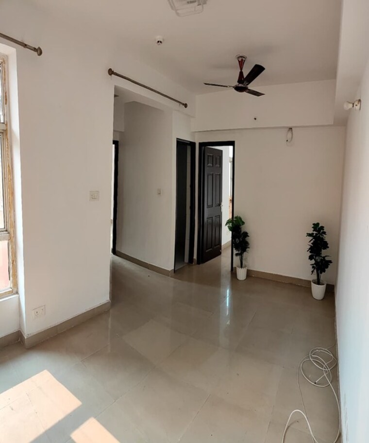 Room, sector 51 2 Bedroom 930 Sq.Ft. Apartment In Sector 51 Noida 9707217