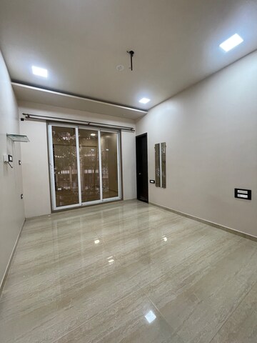 Room in 4 BHK Apartment at Rashmi Signature, Mira Road – for Rent