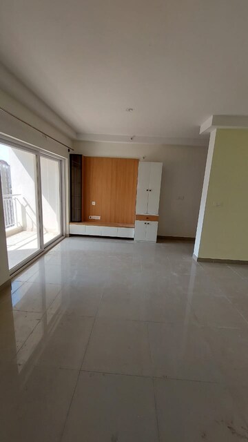 Room in 2 BHK Apartment at Mantri Webcity, Hennur – for Rent