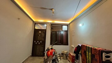 Parking in 3.5 BHK Builder Floor at Hari Nagar Ashram – for Sale