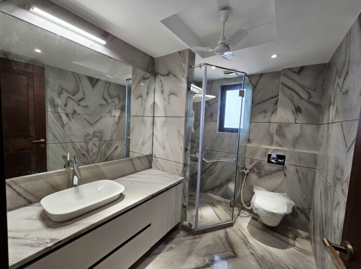 Bathroom, sector 23 6 Bedroom 253 Sq.Mt. Villa In Sector 23 Noida 9707849