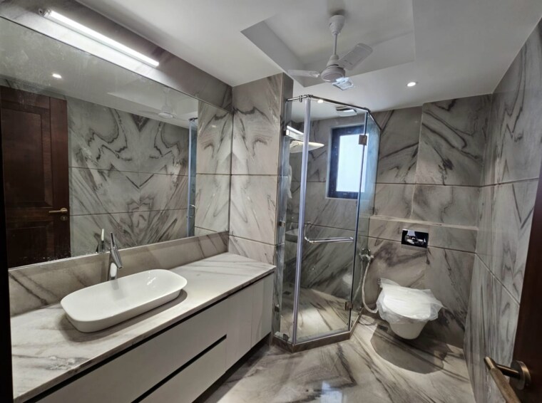 Bathroom, sector 23 6 Bedroom 253 Sq.Mt. Villa In Sector 23 Noida 9707849