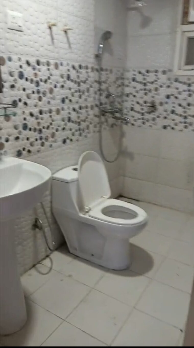 Bathroom, sunworld-arista 3 Bedroom 1996 Sq.Ft. Apartment In Sector 168 Noida 9708170
