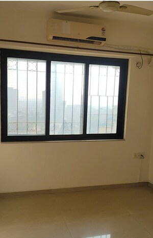 Room in 3 BHK Apartment at Dosti Group Acres, Wadala East – for Rent