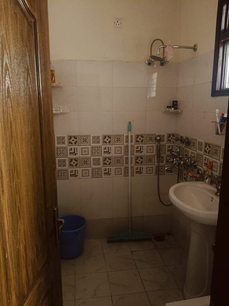 Bathroom, dhakoli 2 Bedroom 117 Sq.Yd. Builder Floor In Dhakoli Zirakpur 9708239