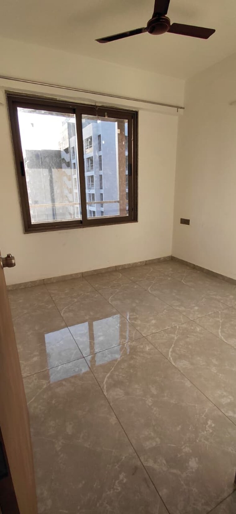 Room, thaltej 3 Bedroom 1750 Sq.Ft. Apartment In Thaltej Ahmedabad 9708338