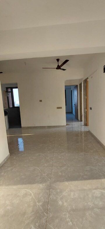 Hall in 3 BHK Apartment at Thaltej – for Rent