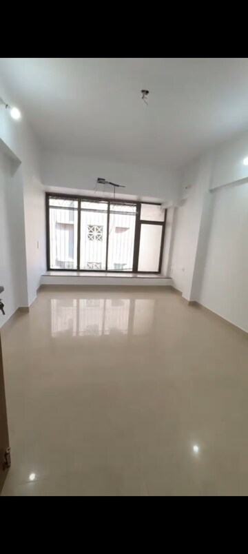 Room in 3 BHK Apartment at Sunrise Apartment Andheri West, Andheri West – for Rent