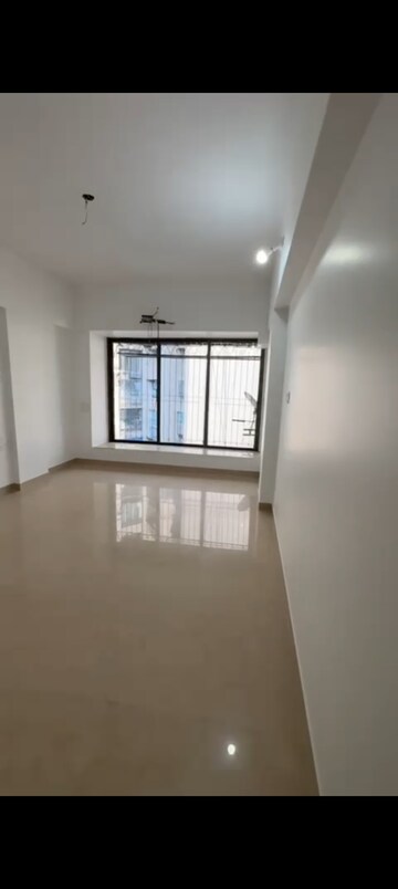 Room in 3 BHK Apartment at Sunrise Apartment Andheri West, Andheri West – for Rent