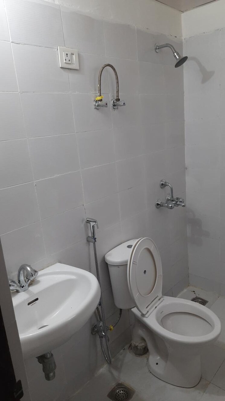 Bathroom, bptp-park-elite-floor-ii 3 Bedroom 1620 Sq.Ft. Builder Floor In Sector 75 Faridabad 9708299