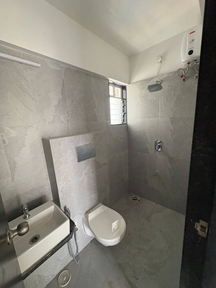 Bathroom, jp-eminence 2 Bedroom 577 Sq.Ft. Apartment In Andheri West Mumbai 9708316