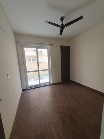 Furnished Amenities in 3 BHK Builder Floor at BPTP Parkland Pride, Sector 77 – for Sale