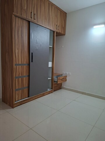 Room in 2.5 BHK Apartment at Aakriti Miro, Nallagandla – for Rent