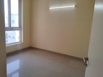 Room in 2 BHK Apartment at Emaar Emerald Estate, Sector 65 – for Rent