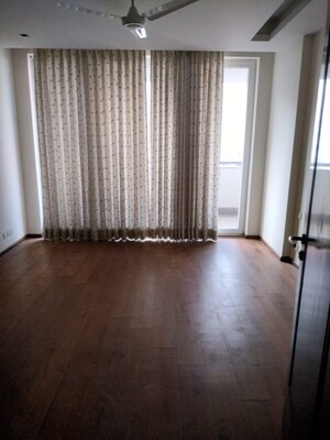 Room in 4 BHK Apartment at Salcon The Verandas, Sector 54 – for Rent