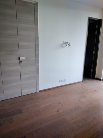 Room in 4 BHK Apartment at Salcon The Verandas, Sector 54 – for Rent