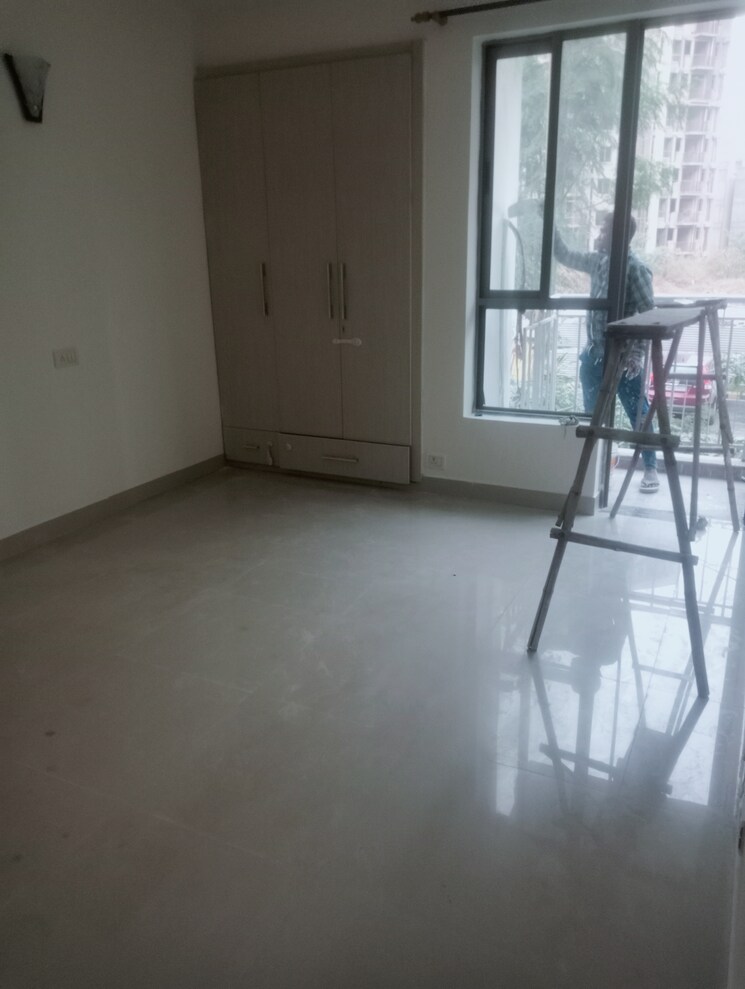 Room, sector 33 4 Bedroom 2400 Sq.Ft. Apartment In Sector 33 Gurgaon 9708728
