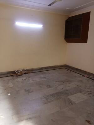 Room in 2.5 BHK Builder Floor at Mayur Vihar – for Rent