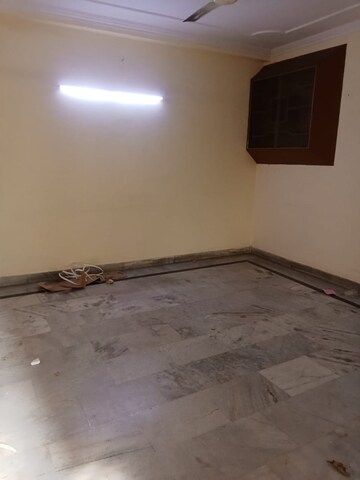 Room in 2.5 BHK Builder Floor at Mayur Vihar – for Rent