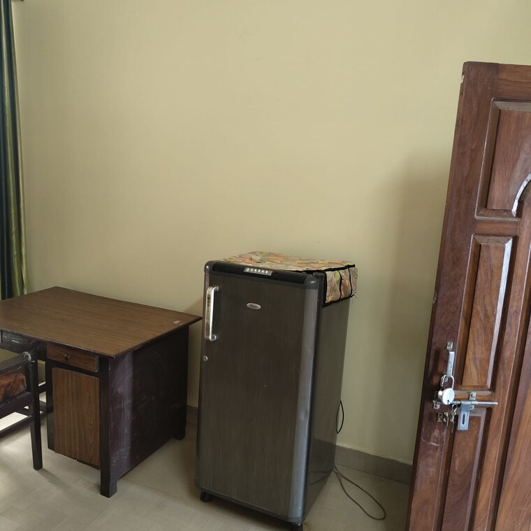 Room, gomti nagar Pg For Boys & Girls In Gomti Nagar 9708776