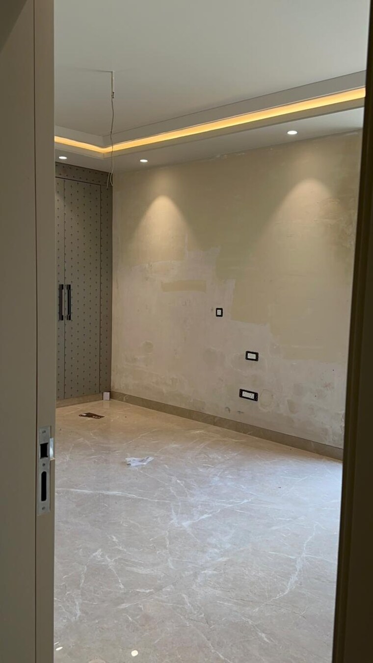 Room, sector 85 3 Bedroom 180 Sq.Yd. Builder Floor In Sector 85 Faridabad 9709141