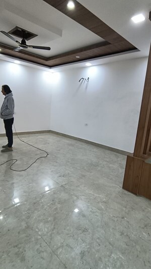 Room in 3 BHK Builder Floor at Green Fields Colony – for Rent