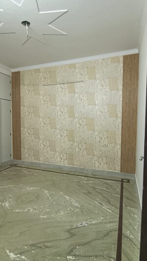 Room in 3 BHK Builder Floor at Green Fields Colony – for Rent