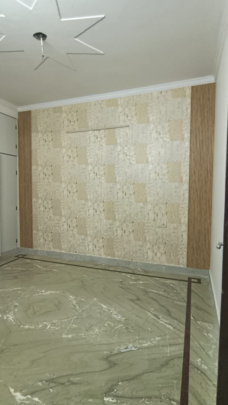 Room, green fields colony 3 Bedroom 145 Sq.Yd. Builder Floor In Green Fields Colony Faridabad 9708995