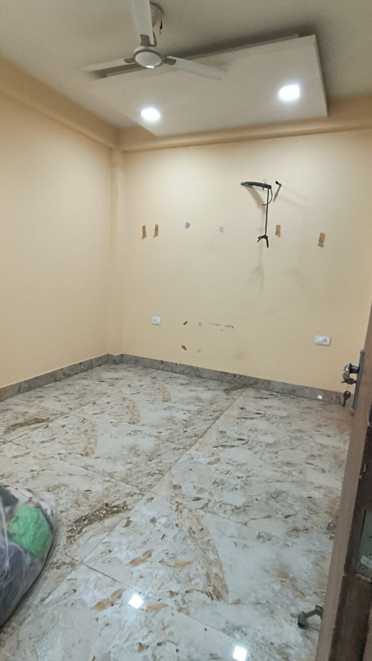 Room, green fields colony 3 Bedroom 145 Sq.Yd. Builder Floor In Green Fields Colony Faridabad 9709103