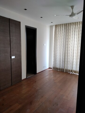 Room in 4 BHK Apartment at Salcon The Verandas, Sector 54 – for Rent