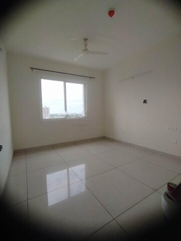 Room in 2 BHK Apartment at Prestige Lakeside Habitat, Varthur – for Rent