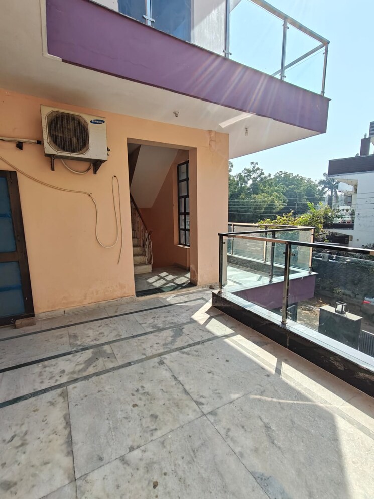 Balcony, vipul-tatvam-villas 4 Bedroom 3168 Sq.Ft. Apartment In Sector 48 Gurgaon 9708924
