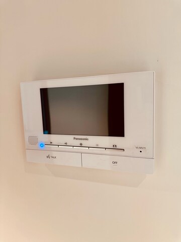 Furnished Amenities in 3.5 BHK Apartment at Ambience Creacions, Sector 22 – for Rent