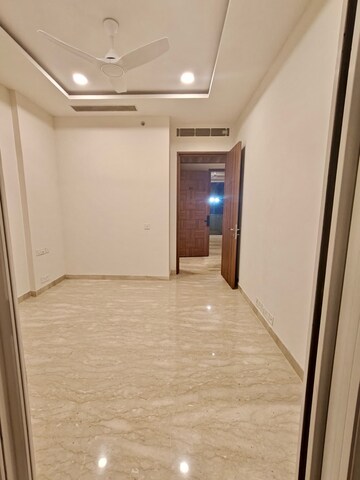 Room in 3.5 BHK Apartment at Ambience Creacions, Sector 22 – for Rent