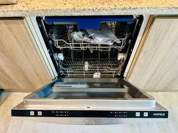 Furnished Amenities in 3.5 BHK Apartment at Ambience Creacions, Sector 22 – for Rent