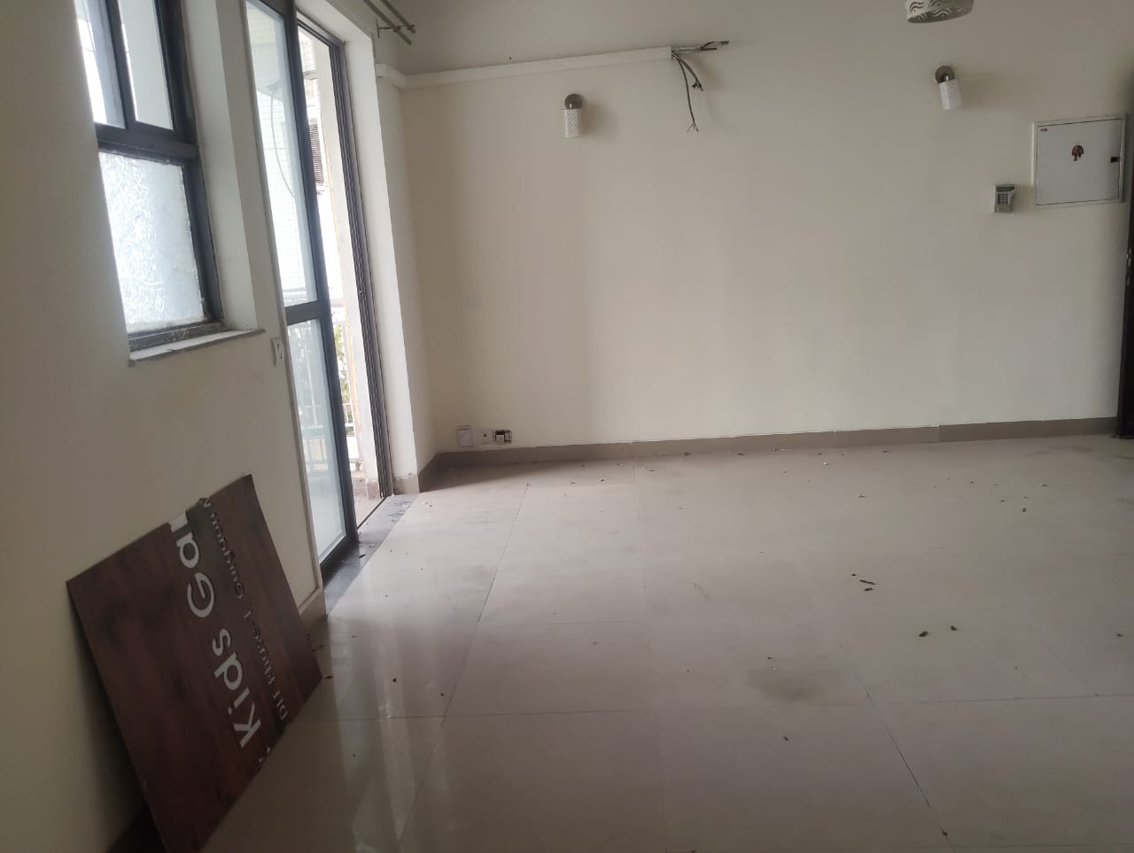 2 BHK Apartment For Rent in Unitech The Residences Gurgaon