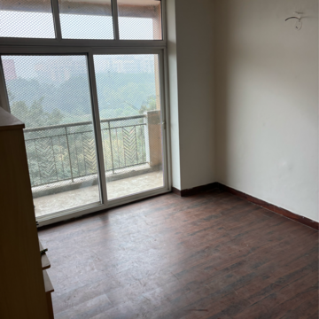 Room in 3 BHK Apartment at Mahagun Maple, Sector 51 – for Sale