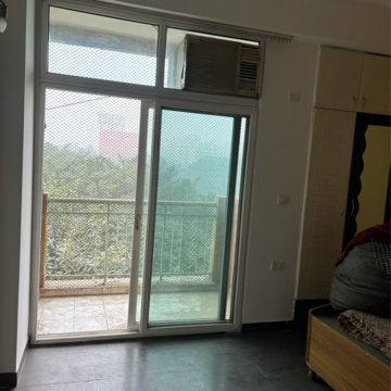 Room in 3 BHK Apartment at Mahagun Maple, Sector 51 – for Sale