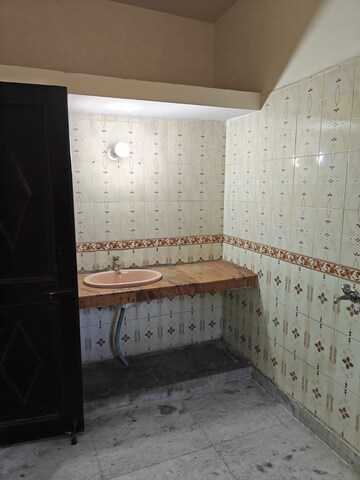 Kitchen in 4 BHK Apartment at Vipul Tatvam Villas, Sector 48 – for Rent