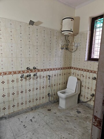 Bathroom in 4 BHK Apartment at Vipul Tatvam Villas, Sector 48 – for Rent