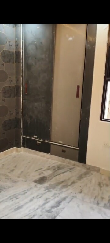 Room in 1 BHK Builder Floor at Vaishali Sector 6 – for Sale