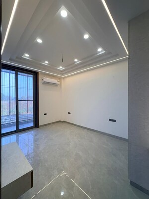 Room in 4 BHK Apartment at Vipul Tatvam Villas, Sector 48 – for Rent