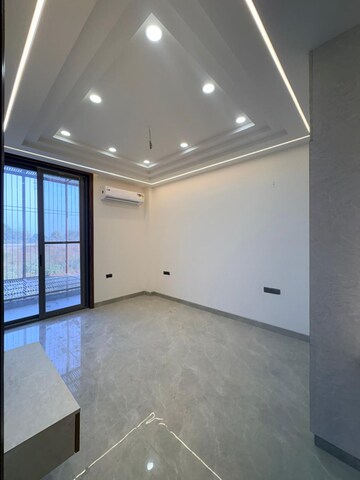 Room in 4 BHK Apartment at Vipul Tatvam Villas, Sector 48 – for Rent