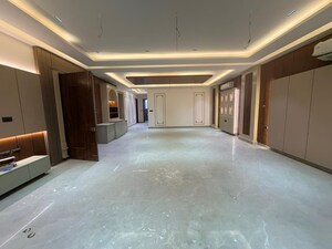 Room in 4 BHK Apartment at Vipul Tatvam Villas, Sector 48 – for Rent