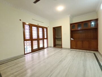 Room in 4 BHK Independent House at Hsr Layout – for Rent